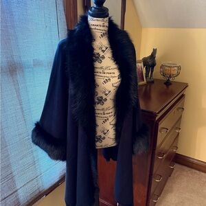 Black Faux-Fur Trim Women's Sweater Cape